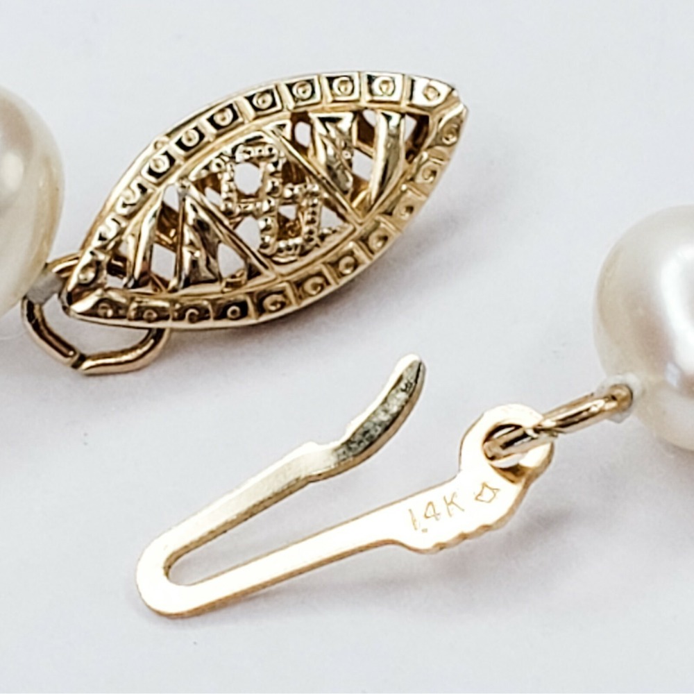 Single Strand Cultured Pearl Necklace 14 KT Yellow Gold Clasp 17.5 Inches Long - Picture 5 of 6